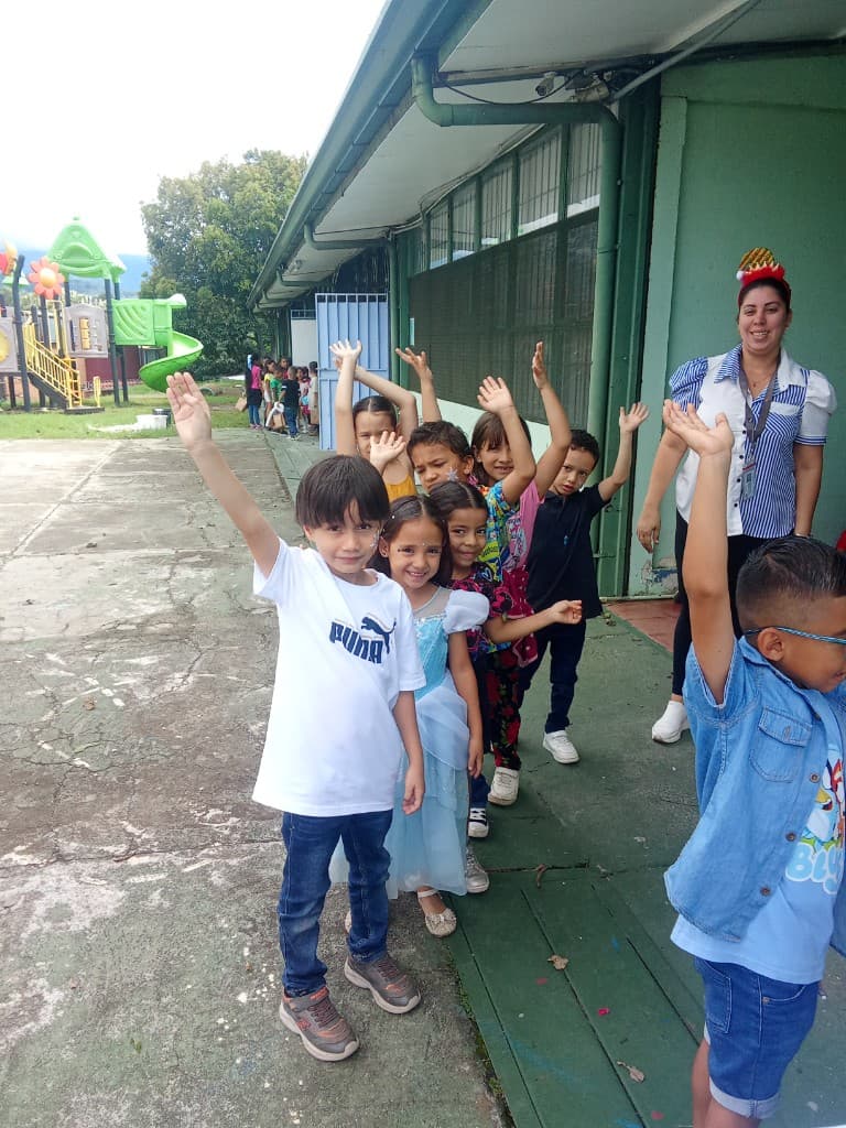 Niños beneficiados por programas educativos de Fundación Propella