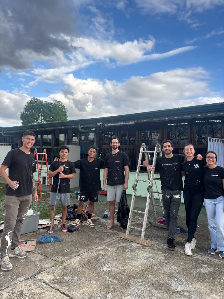 Equipo Propella en proyecto de servicio comunitario - Donación Anual Propella